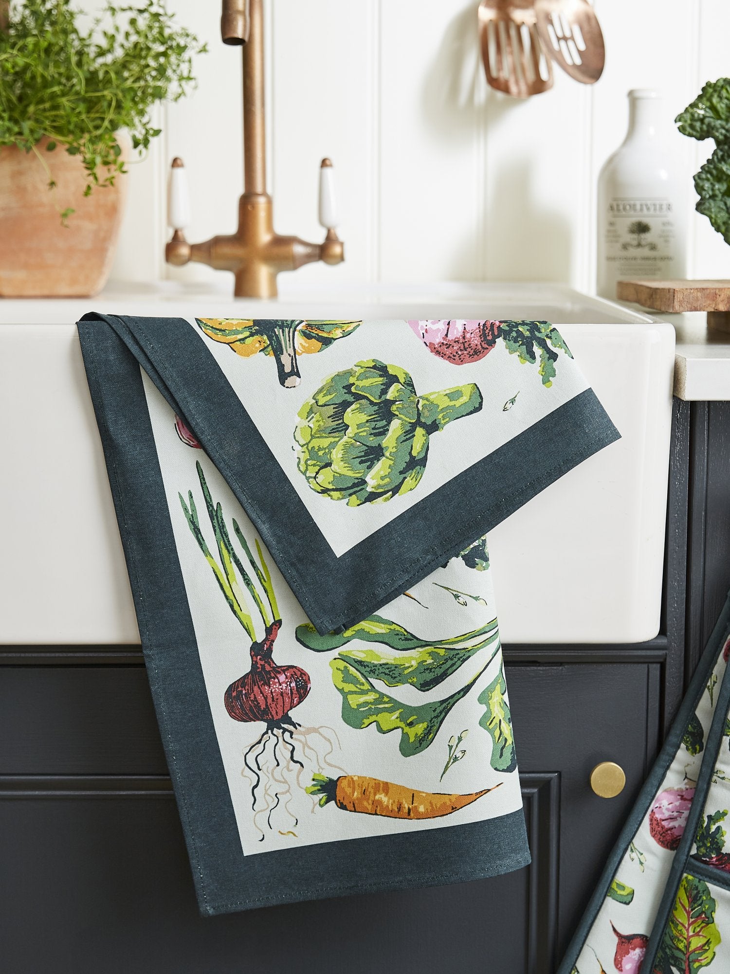 Ulster Weavers "Vegetable Melody", Printed cotton tea towel.