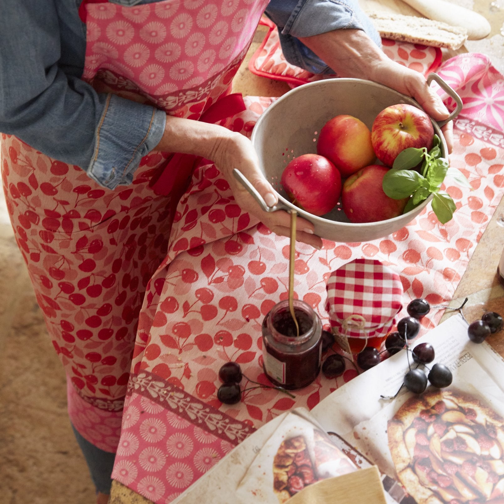 Jacquard Francais "Cerises" (Red), Woven cotton tea towel. Made in France.