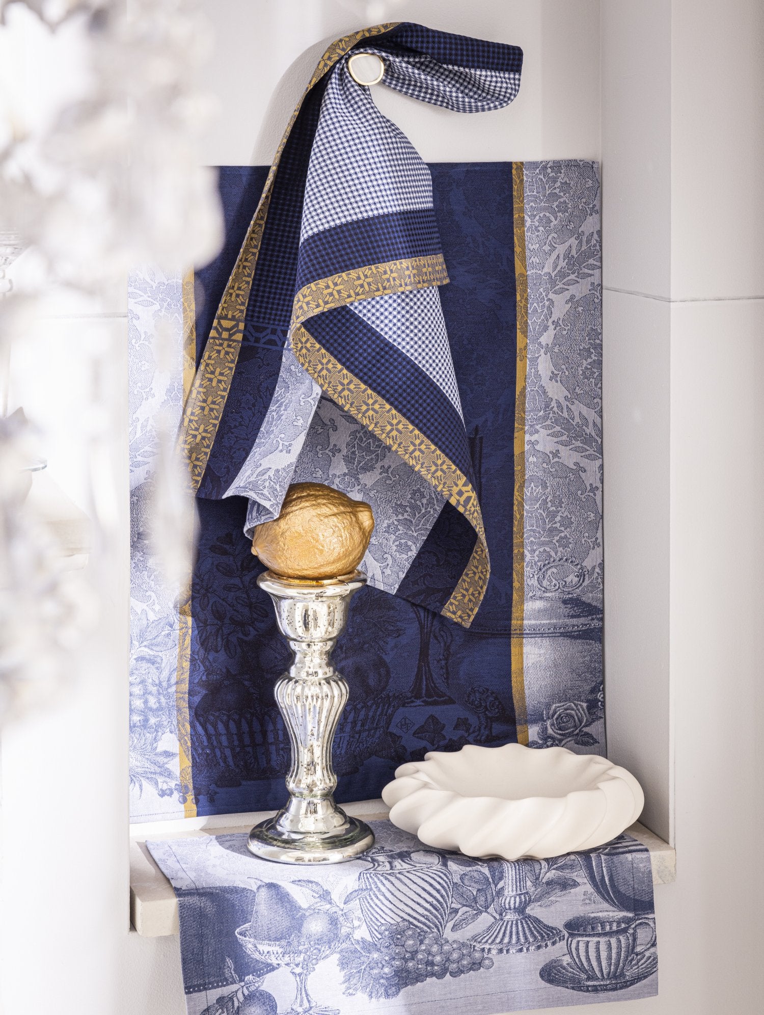 Jacquard Français "Festin" (Blue), Woven cotton hand towel. Made in France.