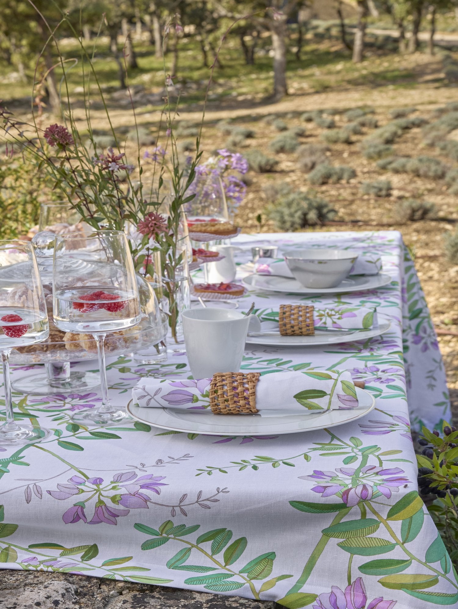 Jacquard Français "Pois de Senteur” (Pink), Woven cotton / linen table runner.