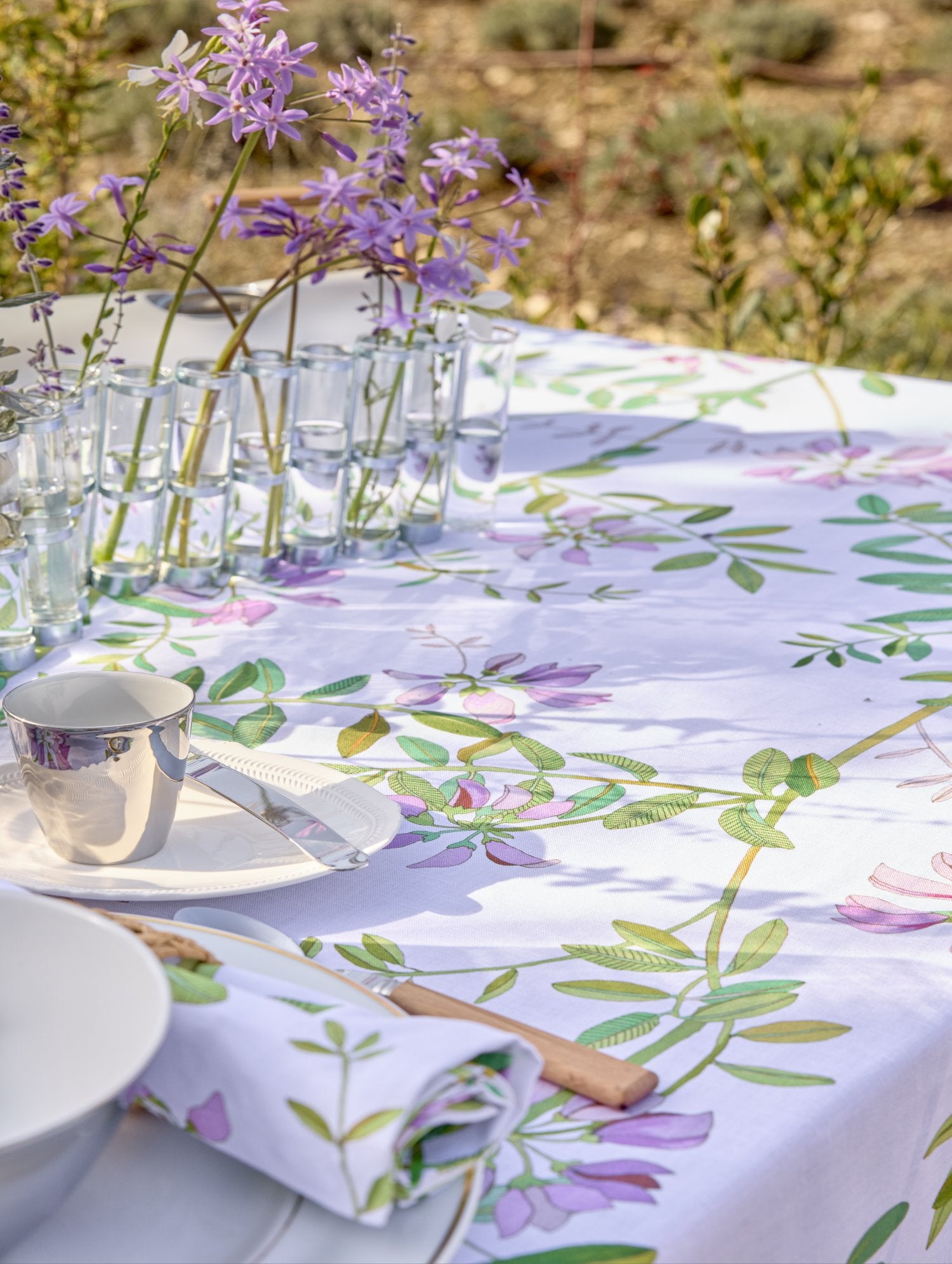 Jacquard Français "Pois de Senteur” (Pink), Woven cotton / linen tablecloth. France.