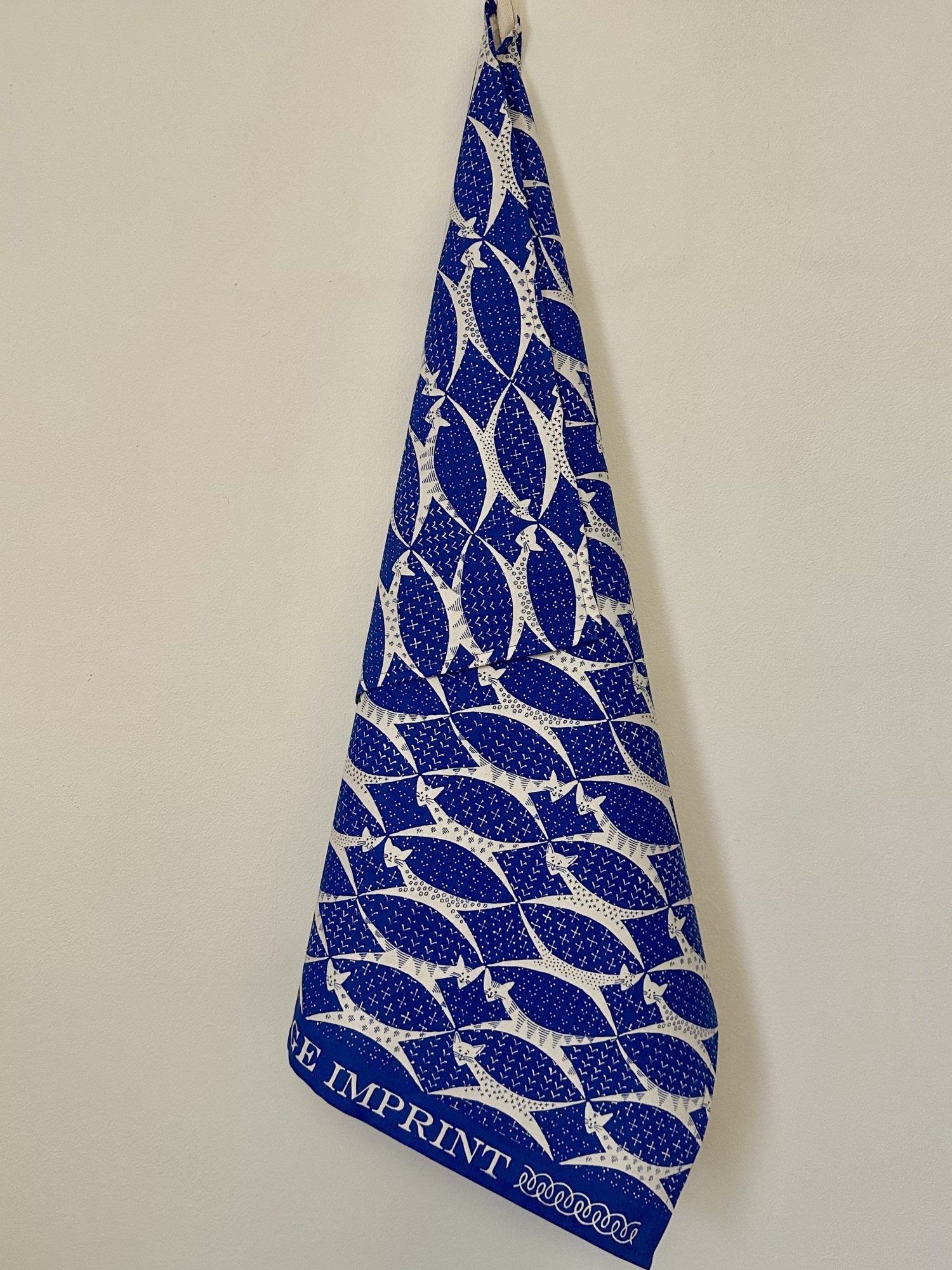 Cambridge Imprint "Cats Cobalt", Pure cotton tea towel. Printed in the UK.