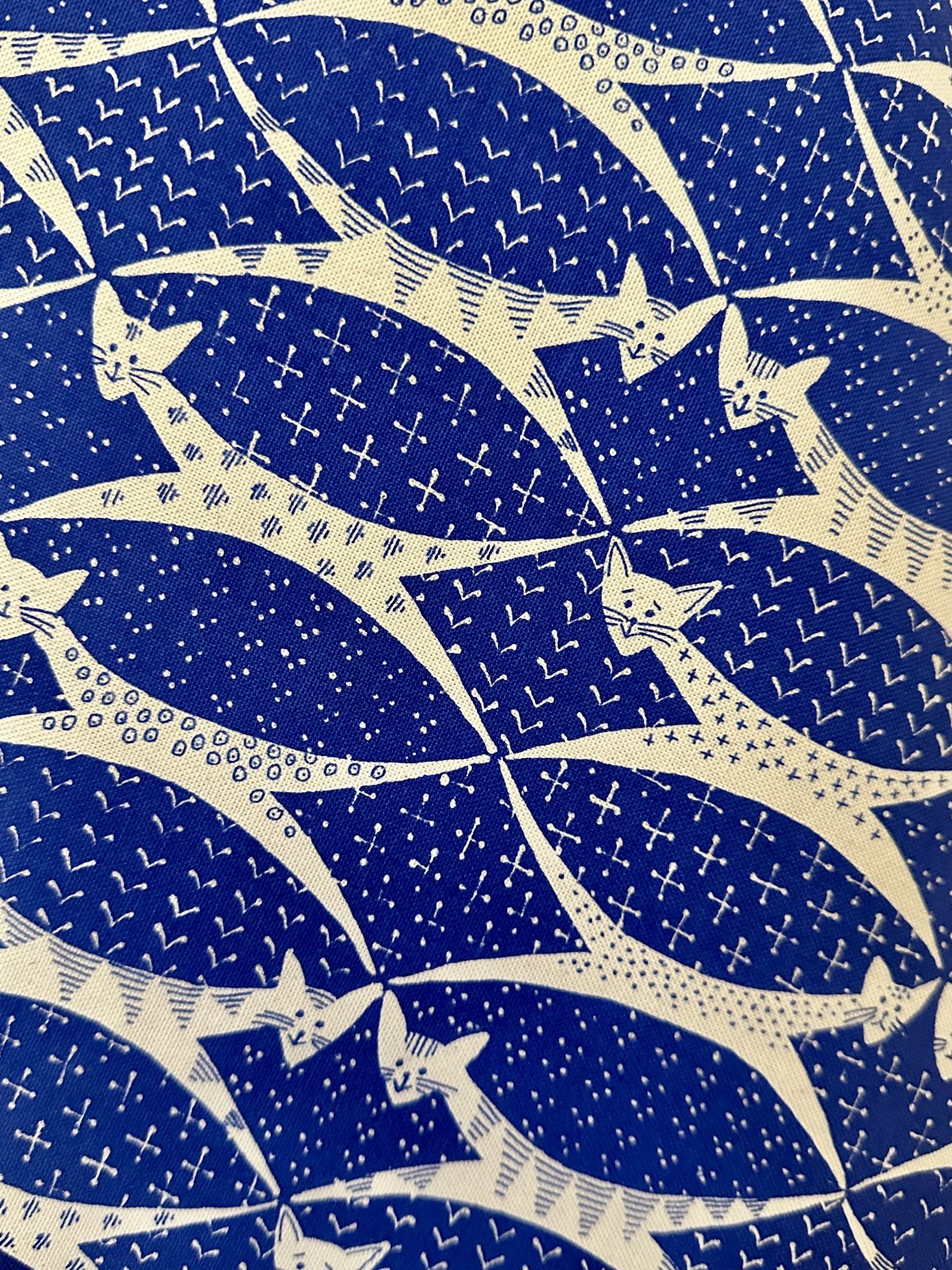 Cambridge Imprint "Cats Cobalt", Pure cotton tea towel. Printed in the UK.