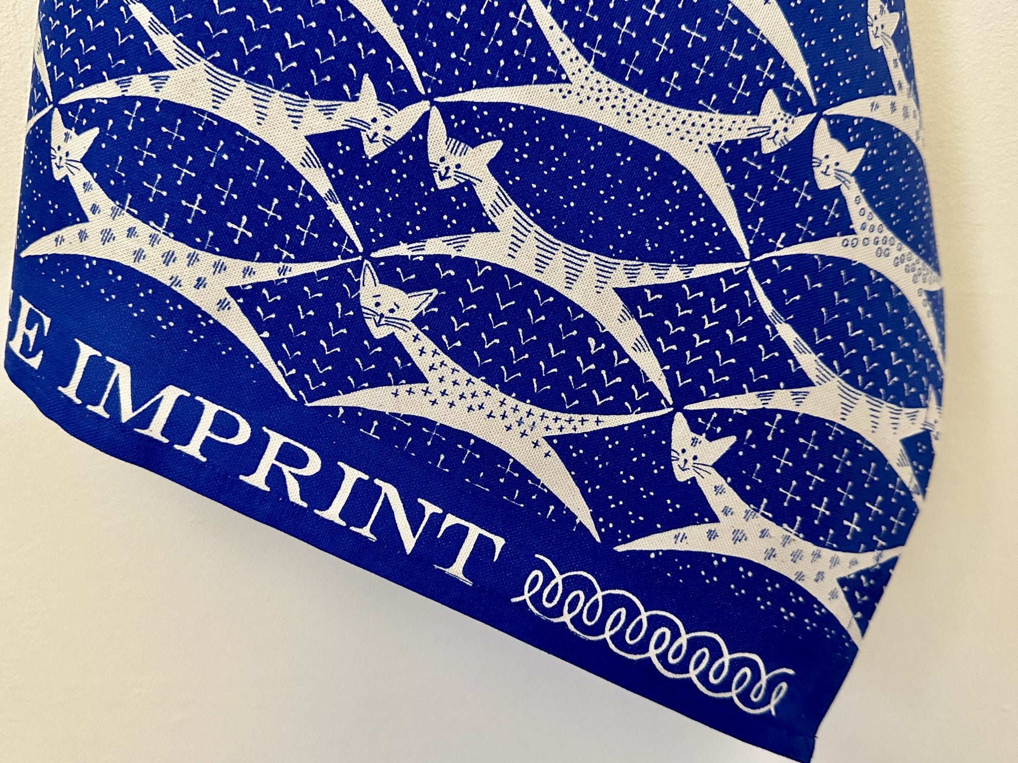 Cambridge Imprint "Cats Cobalt", Pure cotton tea towel. Printed in the UK.