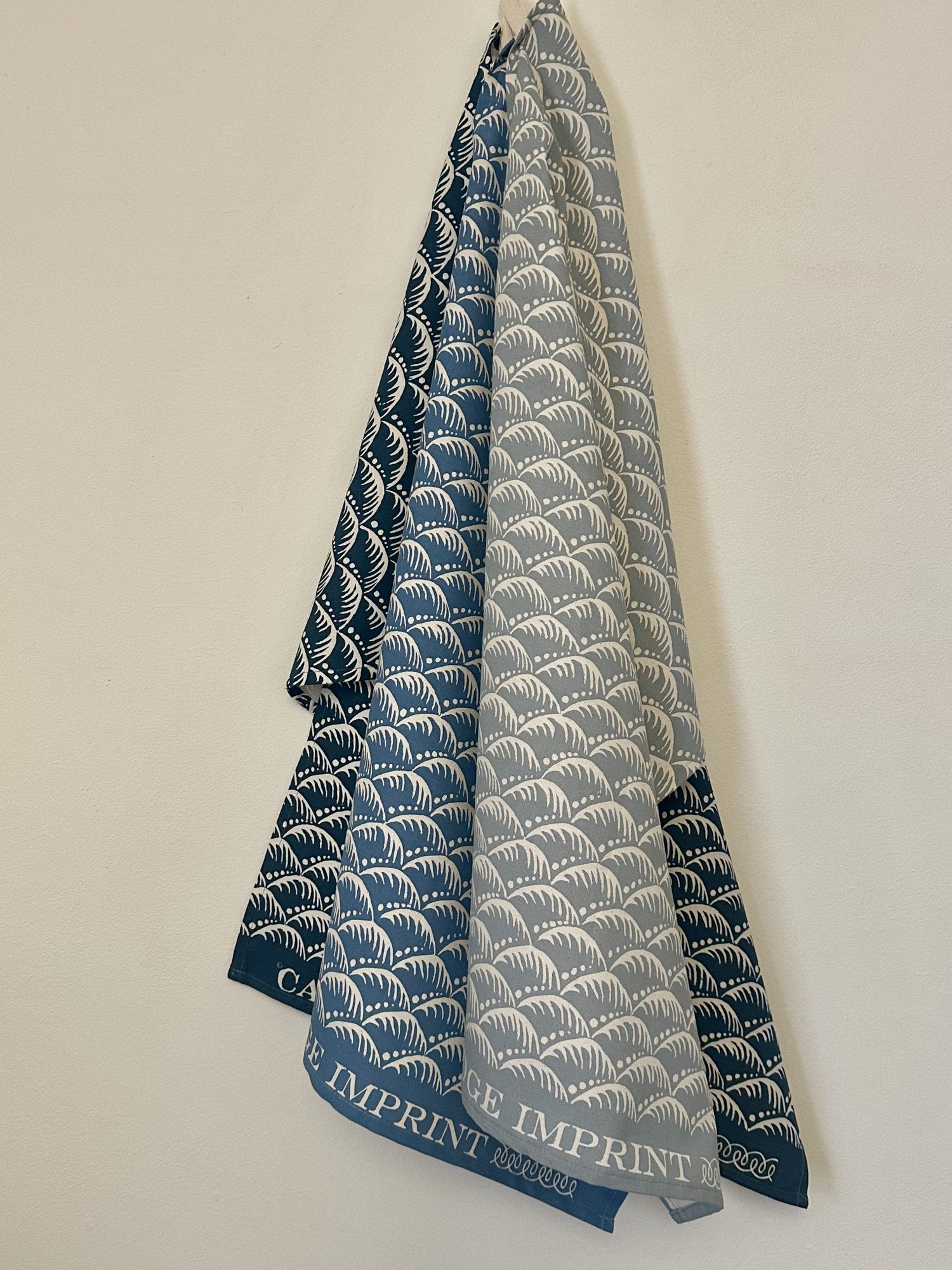 Cambridge Imprint "Wave", Pack of 3 cotton tea towels. Printed in the UK.