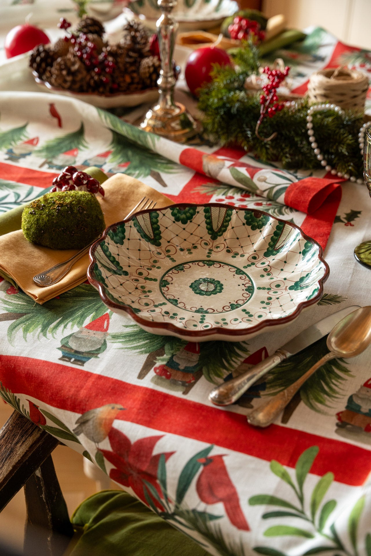 Tessitura Toscana Telerie, “Jolly Elf”, Pure linen printed table runner.